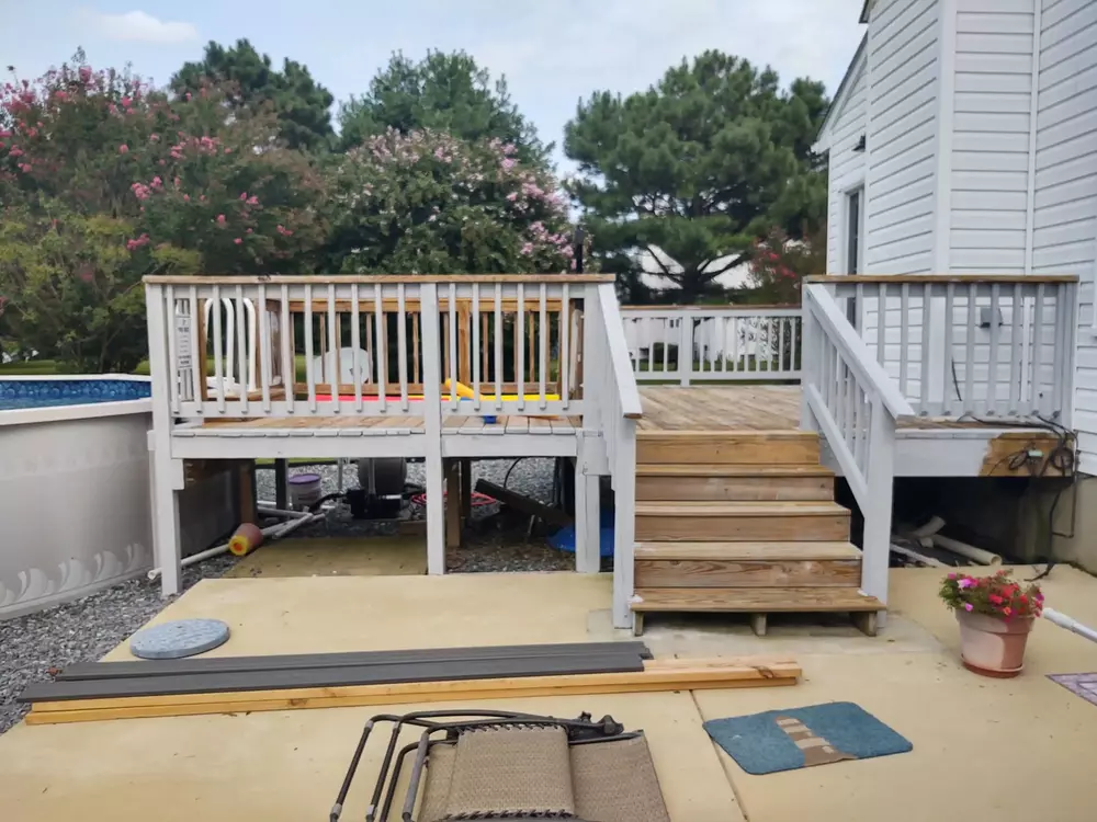 Deck Cleaning, Repair & Painting