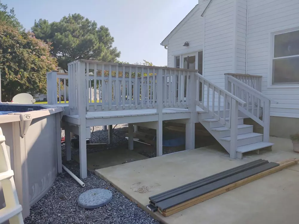 Deck Cleaning, Repair & Painting